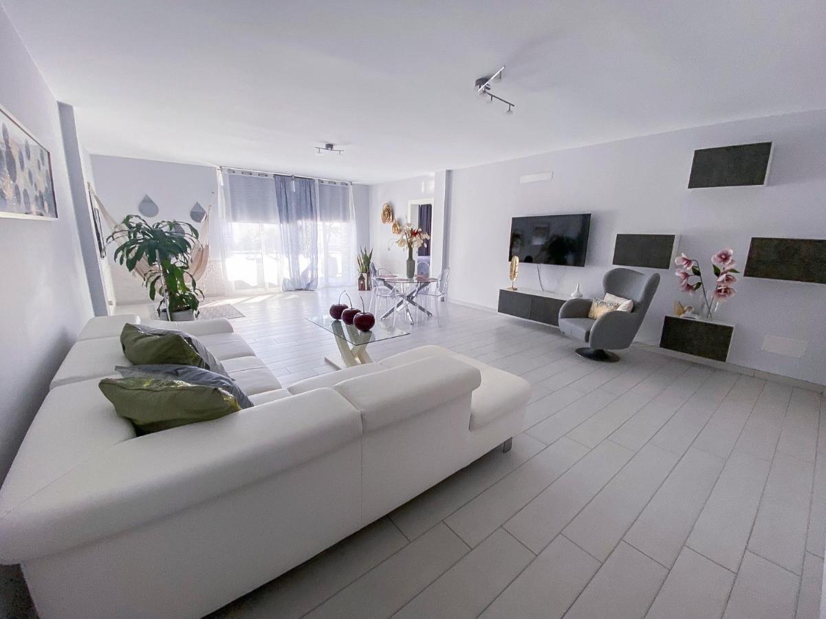 Villa Carol ปลายาบลังกา ภายนอก รูปภาพ